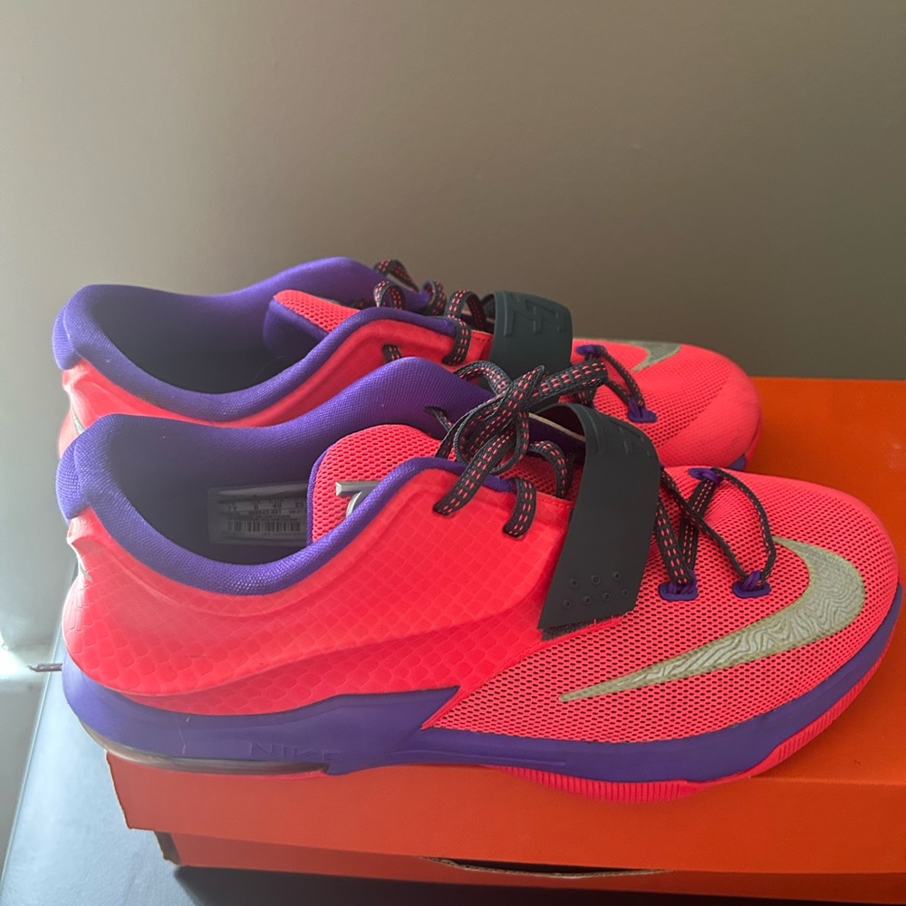 Nike youth size 7